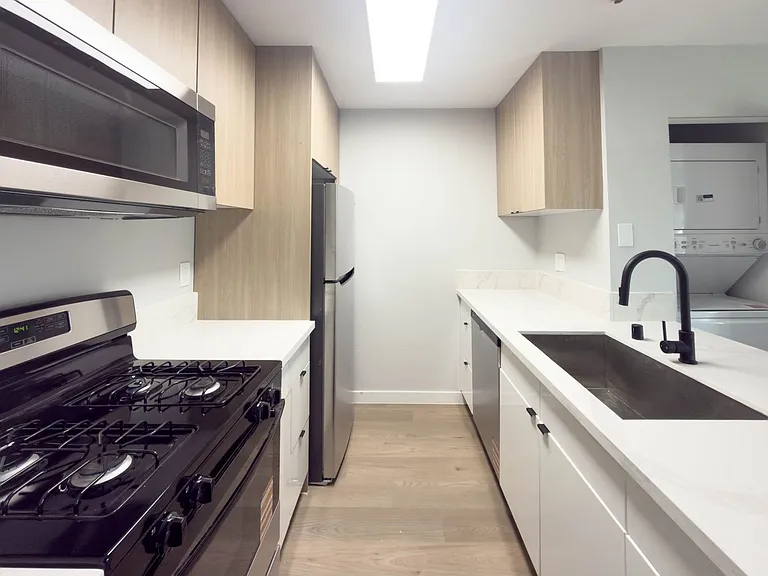 1400 Venice Blvd.- Modern Living in the Heart of Venice Renovated 2 Bedroom Units — Photo 3