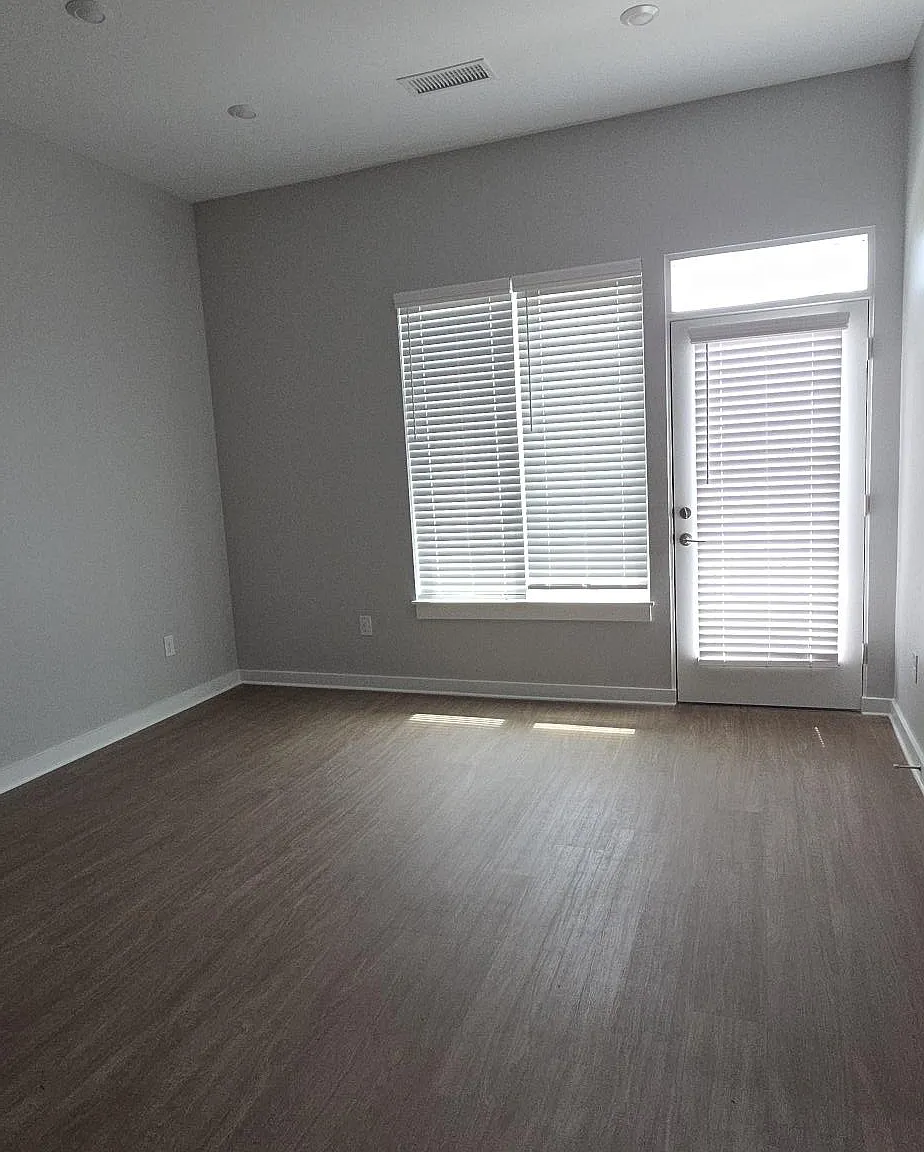 2100 Bainbridge Senior Apartments 55+ — Photo 4