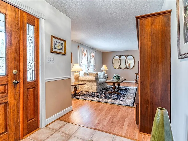 109 Swan Dr — Photo 10