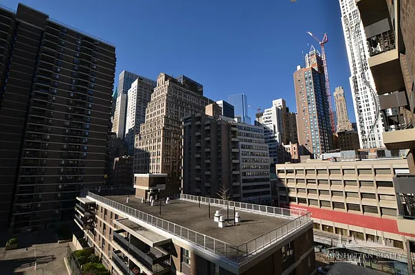 Sold by Manhattan Realty Group | media 7
