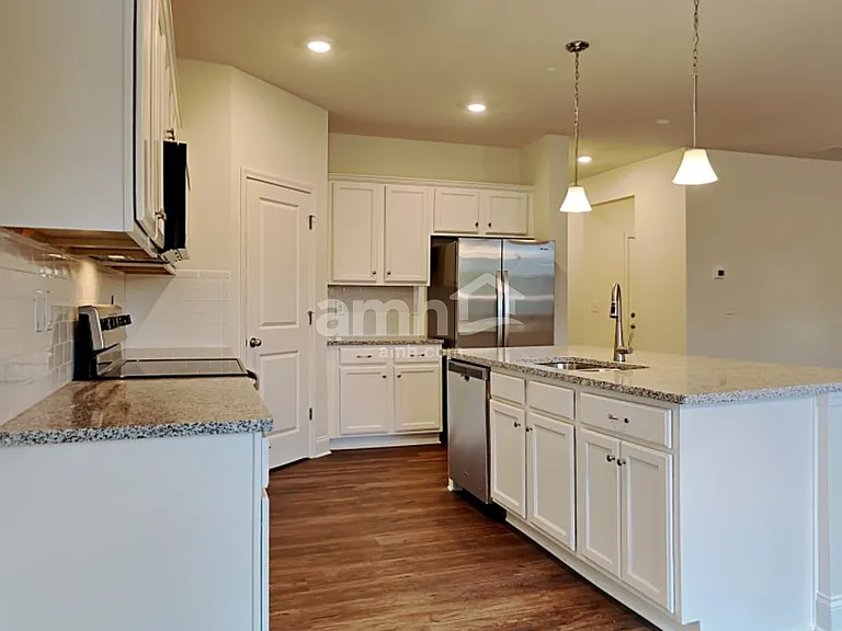 5180 Hudson Valley Dr — Photo 4