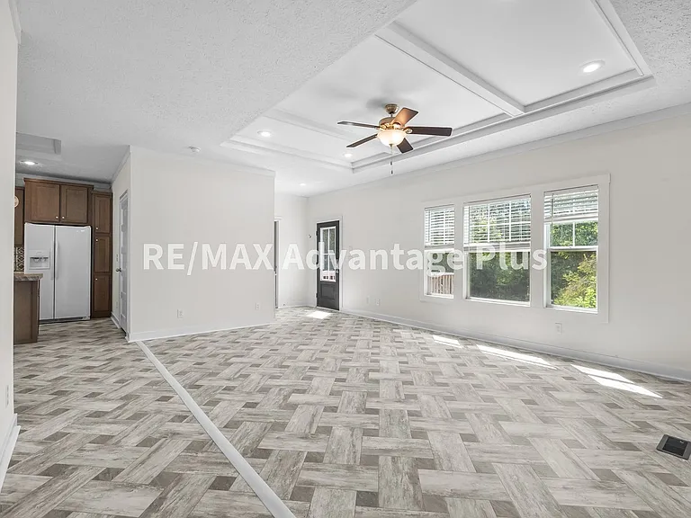 1407 Paradise Rd — Photo 4