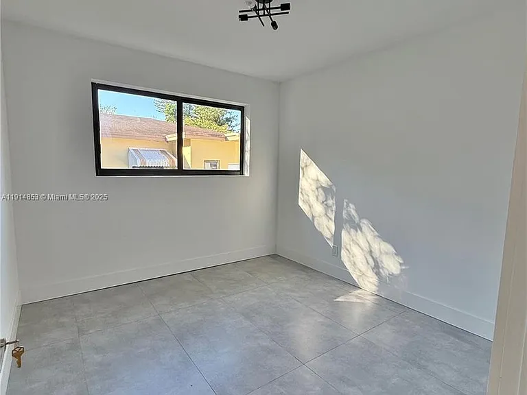12615 N Miami Ave — Photo 36