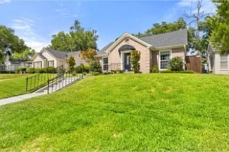 3 bed, 2035 sqft, $2,950 — Photo 2