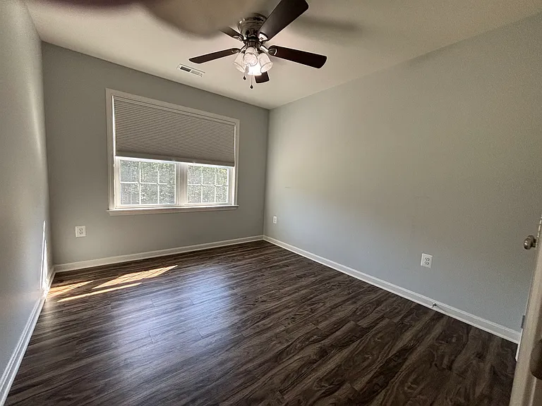 16209 Round Hill Rd — Photo 32