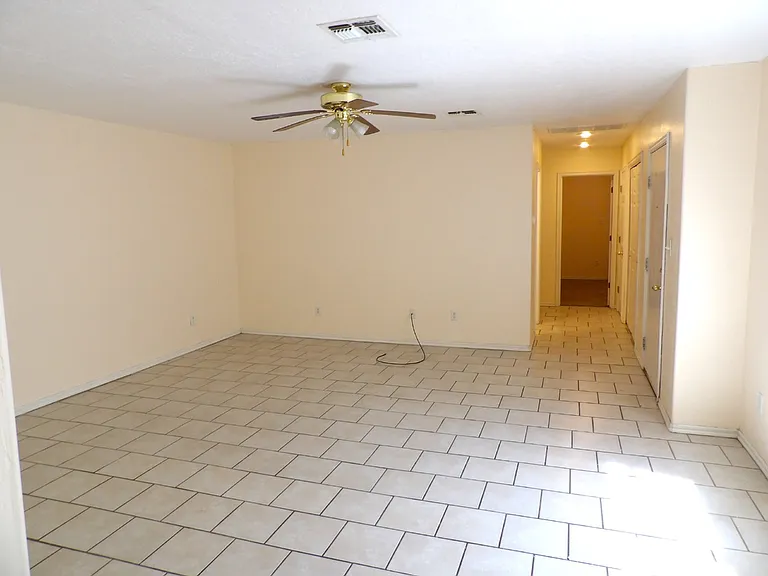 1411 NW Lake Ave #A — Photo 2