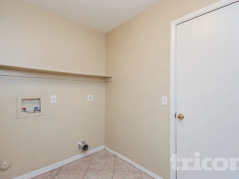7334 W Carol Ave — Photo 15