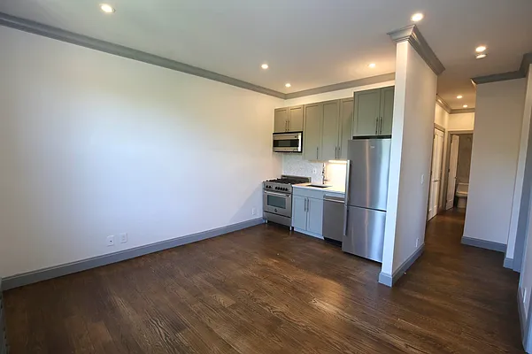 Rented by Vertical Real Estate LLC | media 6