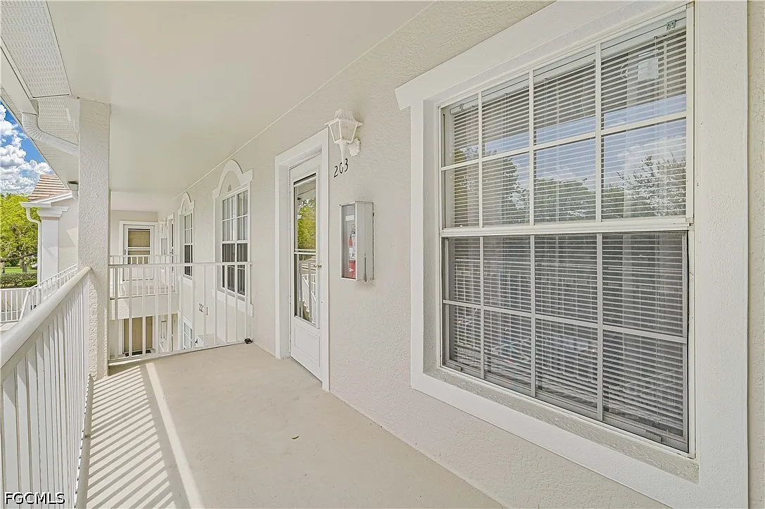 2 bed, 2.0 bath, 1263 sqft, $4,500 — Photo 4