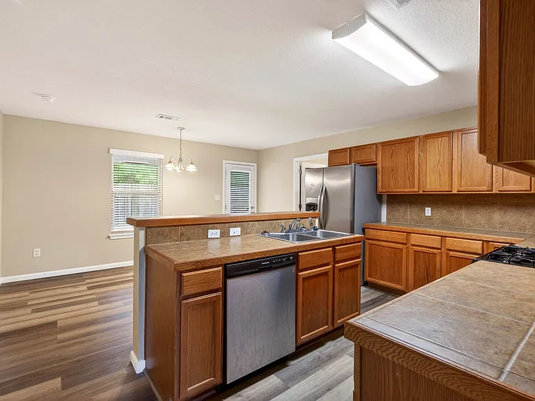 10261 English Manor Dr — Photo 16