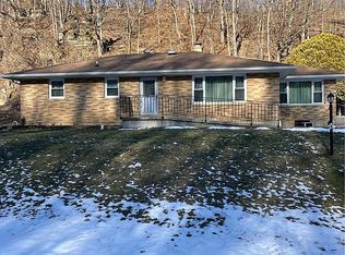 42611 Heiderscheidt Rd, Holy Cross, IA 52053