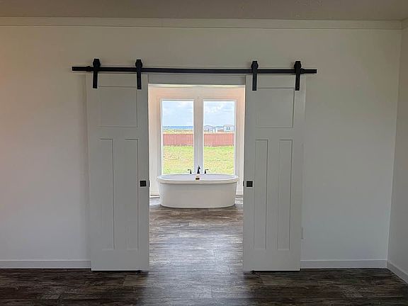 4th image of 4915 Palomino Way