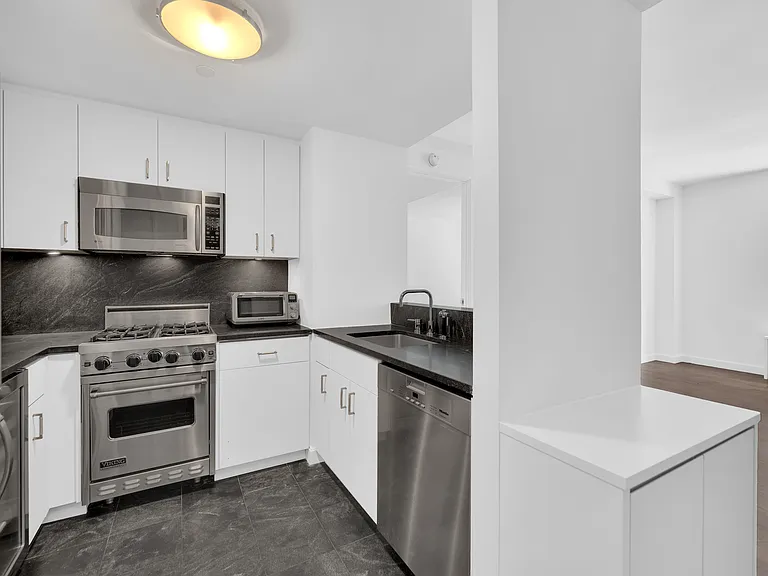 100 W 58th St #4C — Photo 6