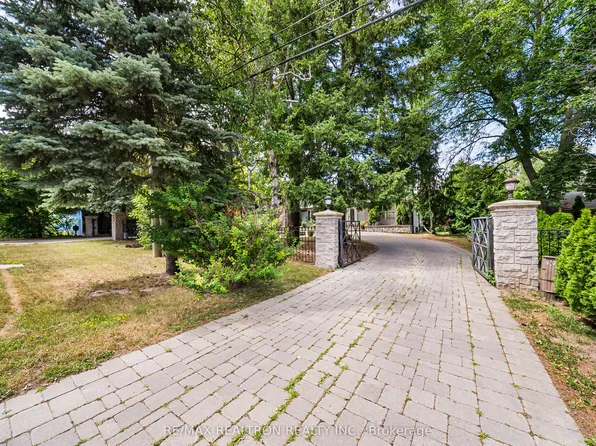 318 Centre St, Vaughan, ON L4J 1G7