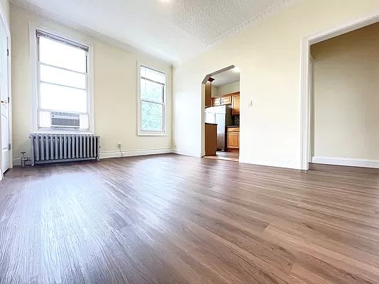 4th image of 569 Leonard St #3F