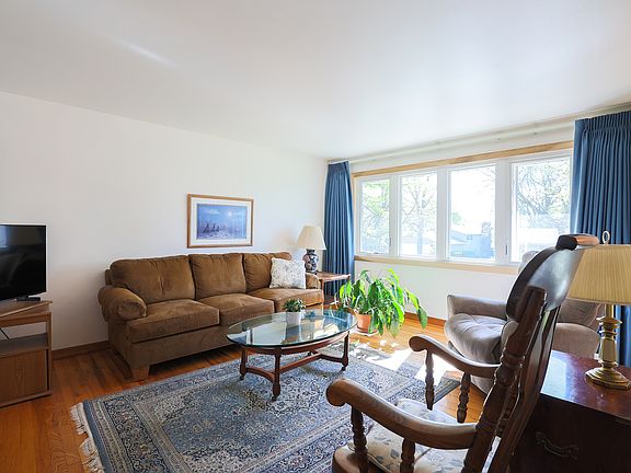 4th image of 225 Williams Dr