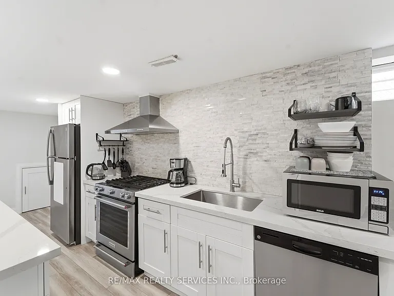 1305 Consort Cres #BASEMENT — Photo 12