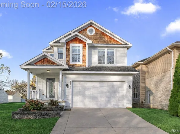 2136 Brock St, Keego Harbor, MI 48320