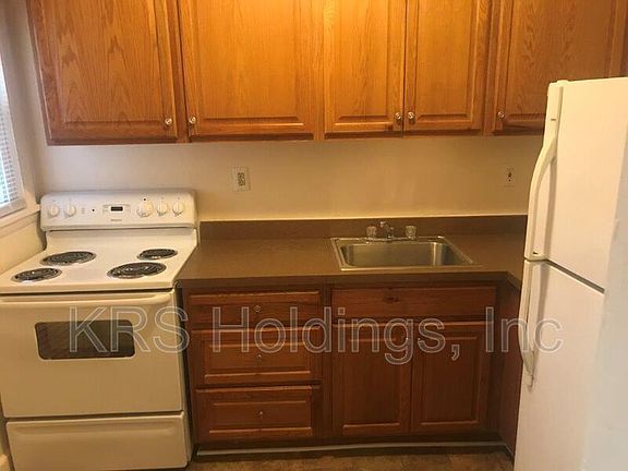 4th image of 211 Maycox Ave #B