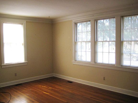 Lots of windows in living roon