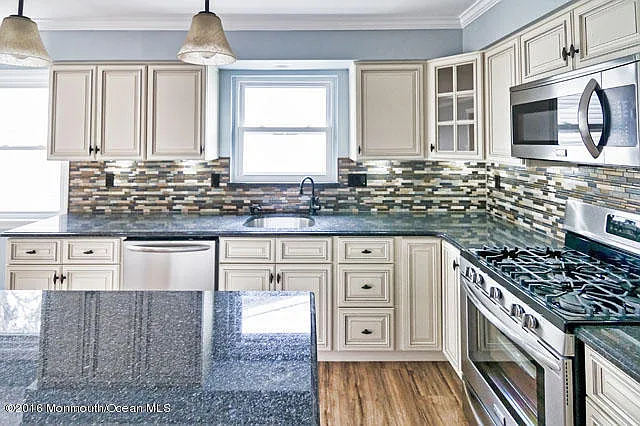 137 Courtshire Dr photo 1