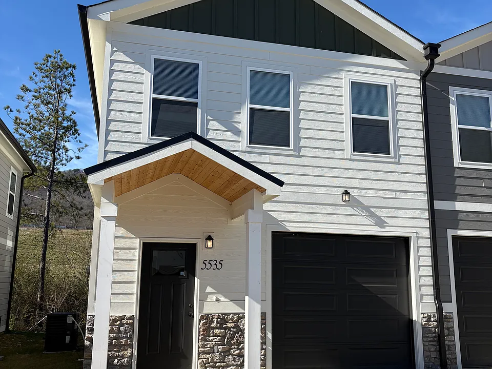 5535 Stream Ln