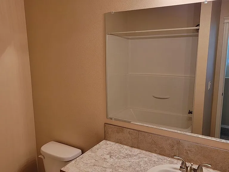 913-915 E Dewey Ave #921 — Photo 5
