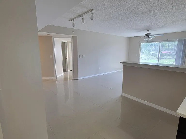 1400 Crestwood Ct S #1402 — Photo 6