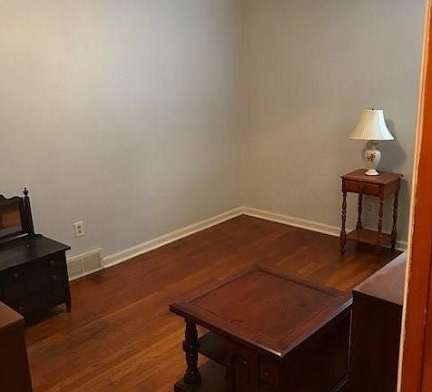 4th image of 6010 Pelham Dr