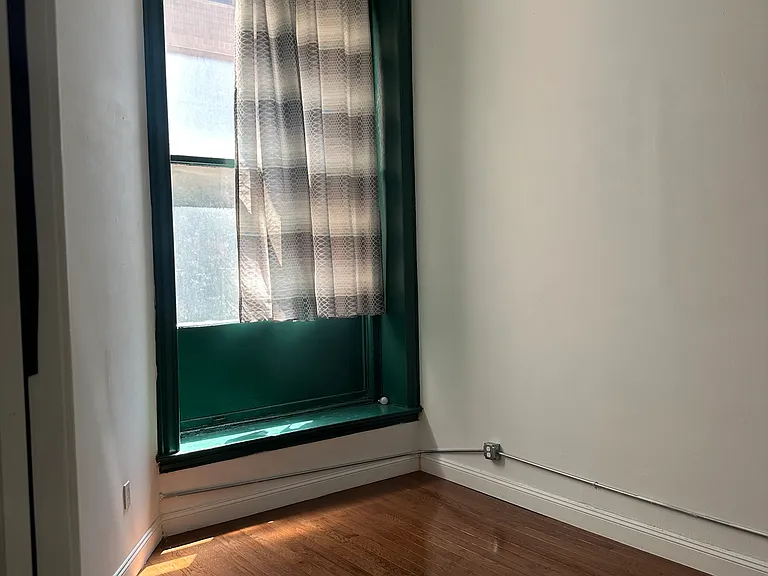 1033 Chestnut St #2 — Photo 4
