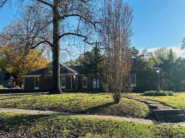 325 Chautauqua Ln, Dexter, MO 63841
