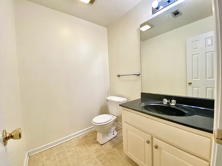 129 N College St — Photo 6