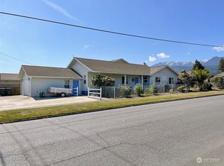 239 W 9th St, Port Angeles, WA