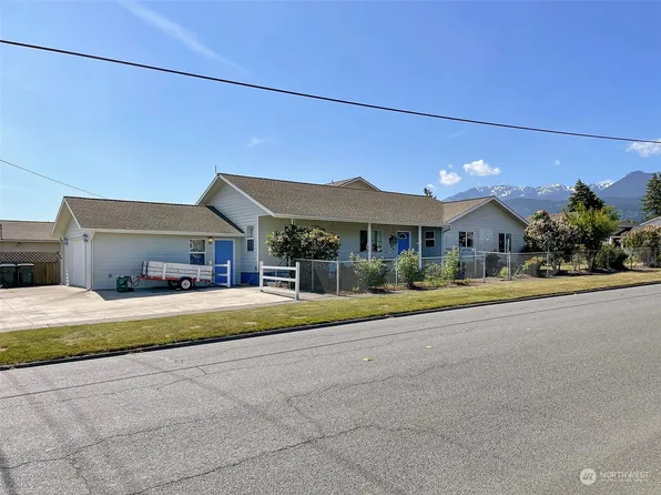 239 W 9th Street, Port Angeles, WA 98362