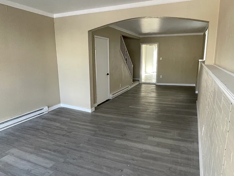 302 W Pine St — Photo 5
