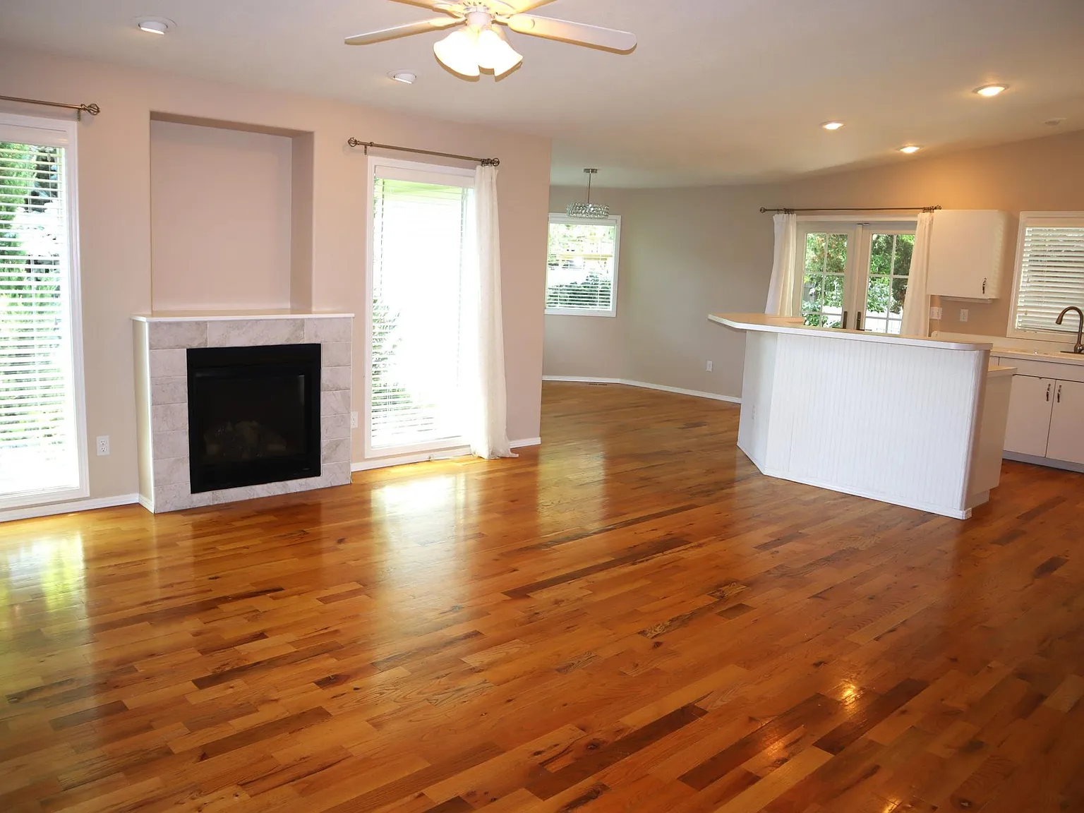 3 bed, 1652 sqft, $2,145 — Photo 4