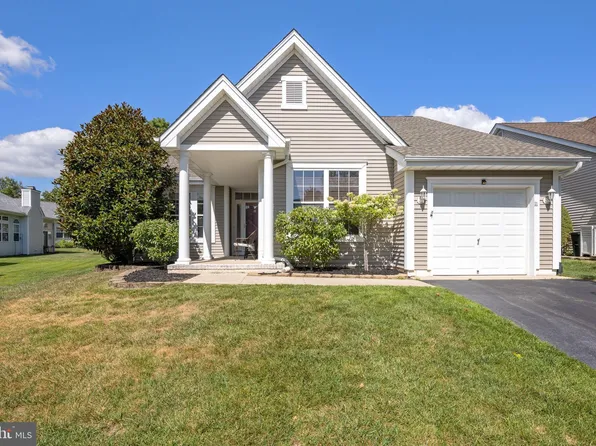 11 Fountain View Dr, Barnegat, NJ 08005