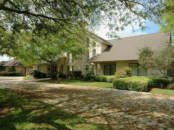 3rd image of 1006 Pine Hollow Dr