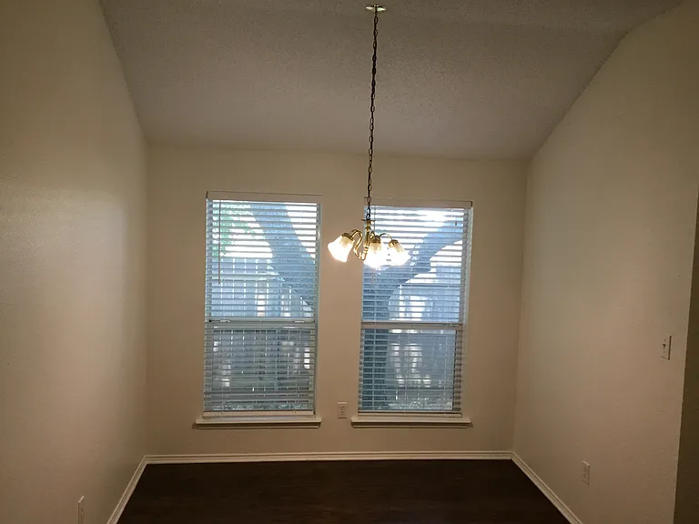 8400 Beaufort Ct — Photo 6