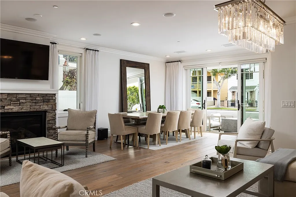 4 bed, 5.5 bath, 3316 sqft, $25,000 — Photo 4