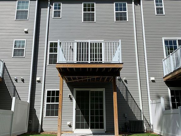 4th image of 2502 Evans Ln