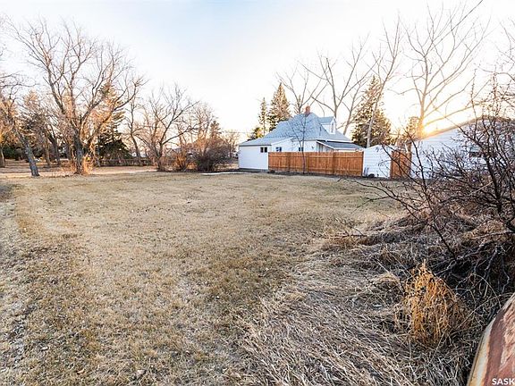 5th image of 203 Saskatchewan AVENUE