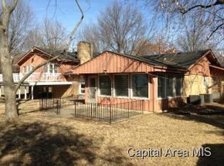 2405 S Wiggins Ave, Springfield, IL 62704