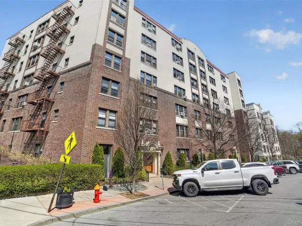 42 Pondfield Road W #4F, Bronxville, NY 10708