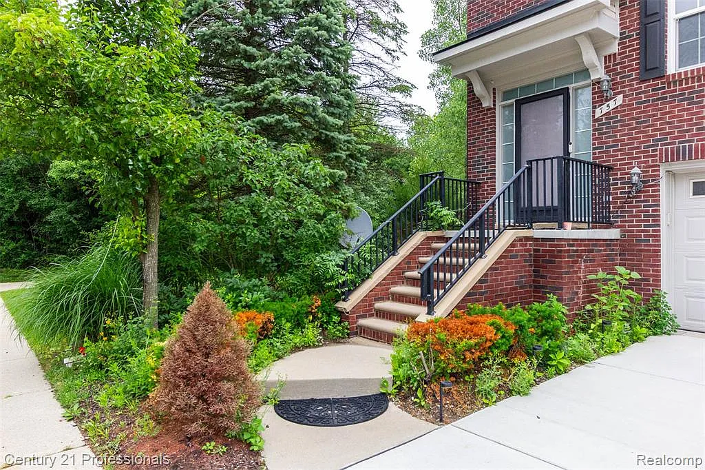 4 bed, 3.5 bath, 2058 sqft, $3,300 — Photo 3