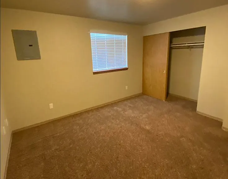 ALLEN CREEK APARTMENTS — Photo 13