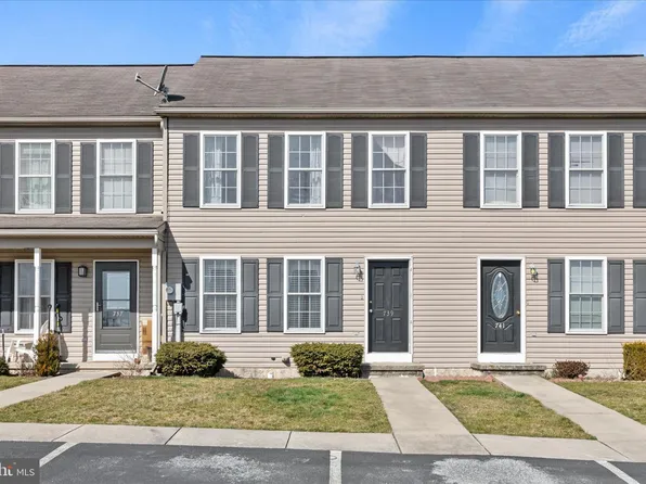 739 Knoll Dr, Mount Joy, PA 17552