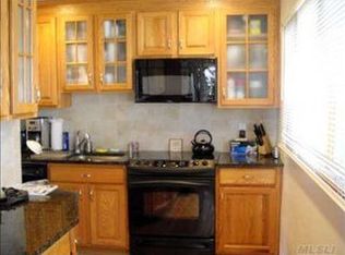 31 Willets Dr, Syosset, NY 11791