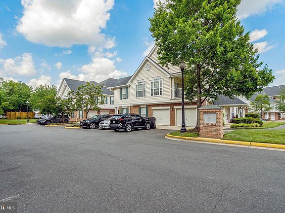 3rd image of 25230 Pond View Sq Unit 102