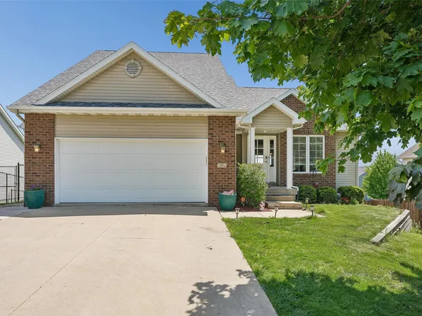 302 N 15th St, Indianola, IA 50125
